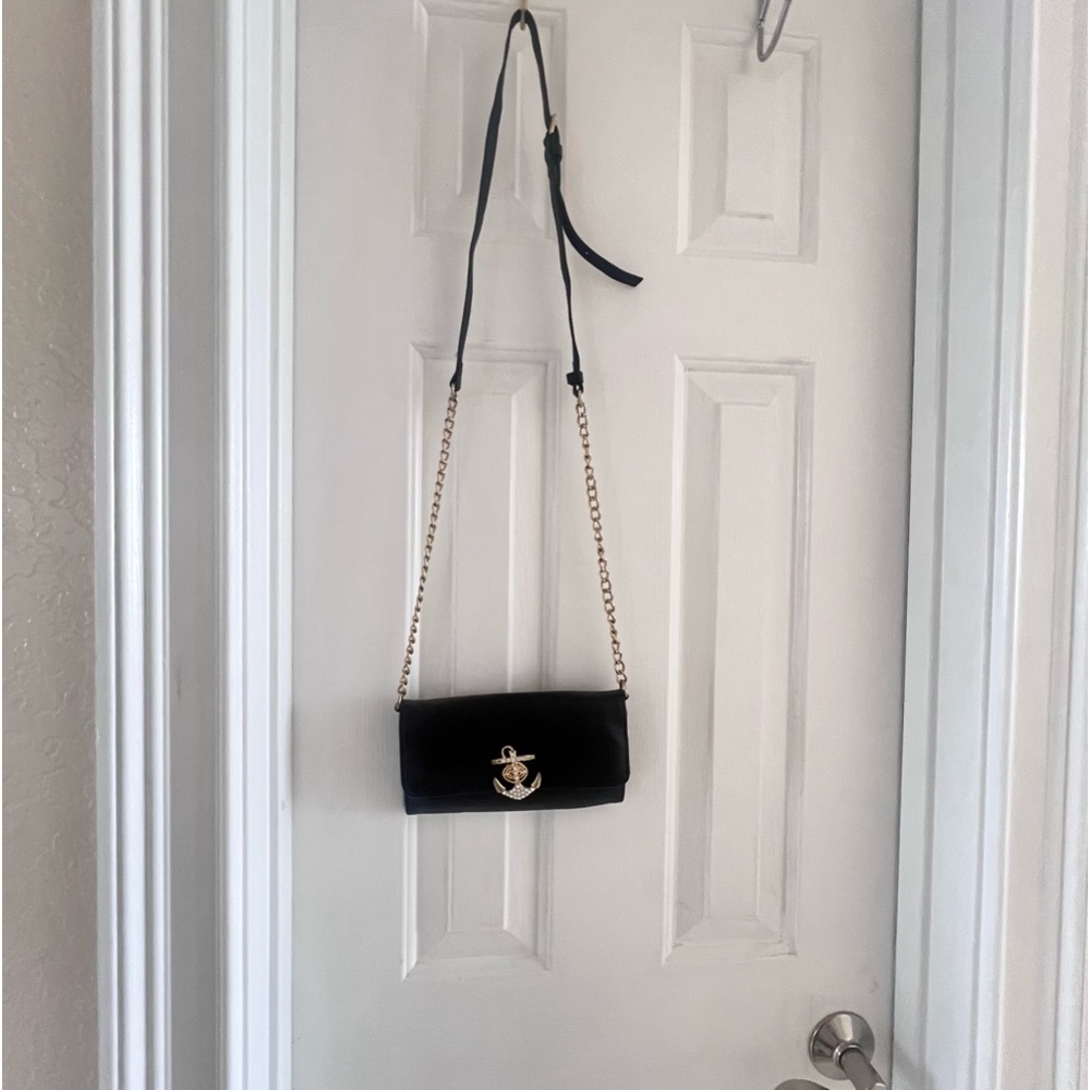 Black faux leather wallet with removable chain